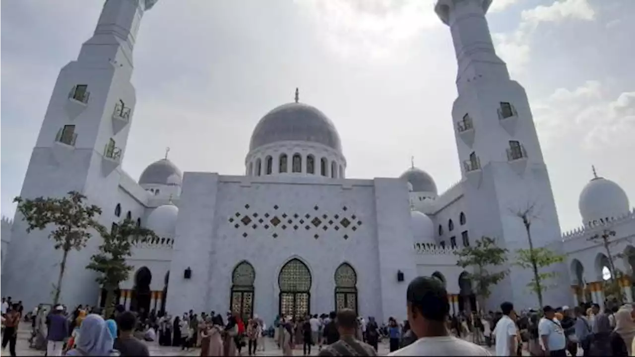 Banyak Pengunjung Tak Tahu, Ini Bawaan yang Dilarang Masuk ke Masjid Syeikh Zayed