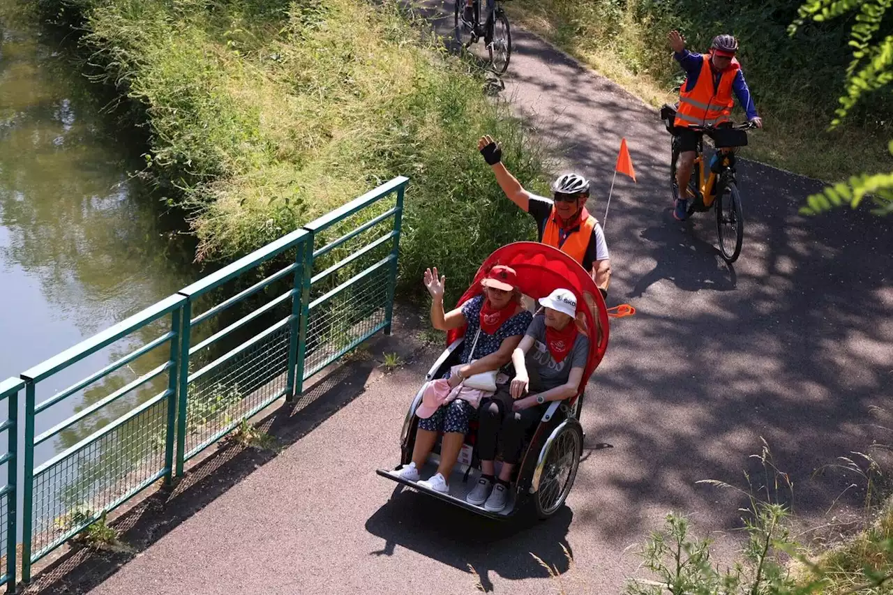 À Versailles, des promenades en triporteur avec les Petites Sœurs des pauvres