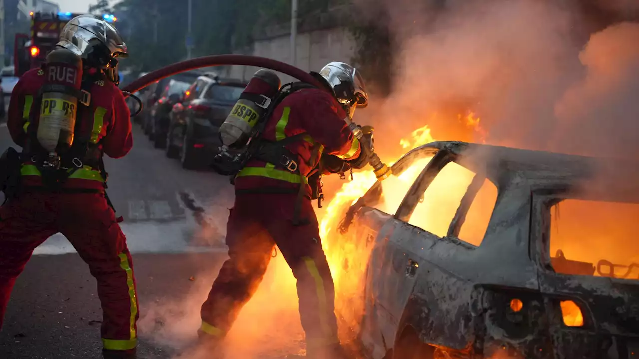 Un sapeur-pompier meurt en luttant contre un feu dans un parking souterrain à Saint-Denis