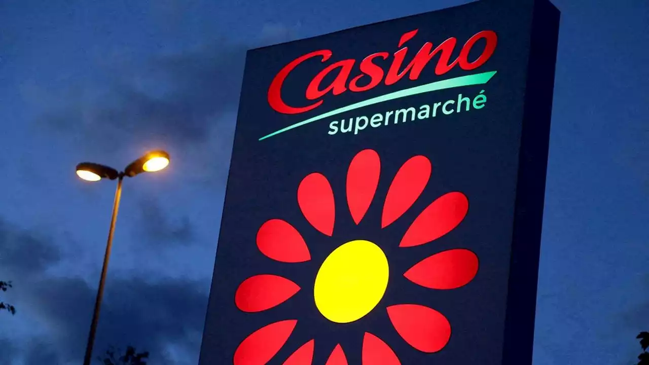 Casino, plombé par sa dette, chute encore en Bourse