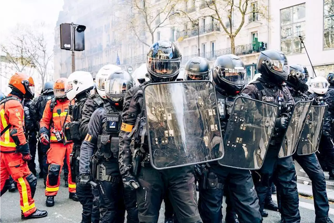 Émeutes : 'Les policiers américains interviennent avec une rigueur militaire'