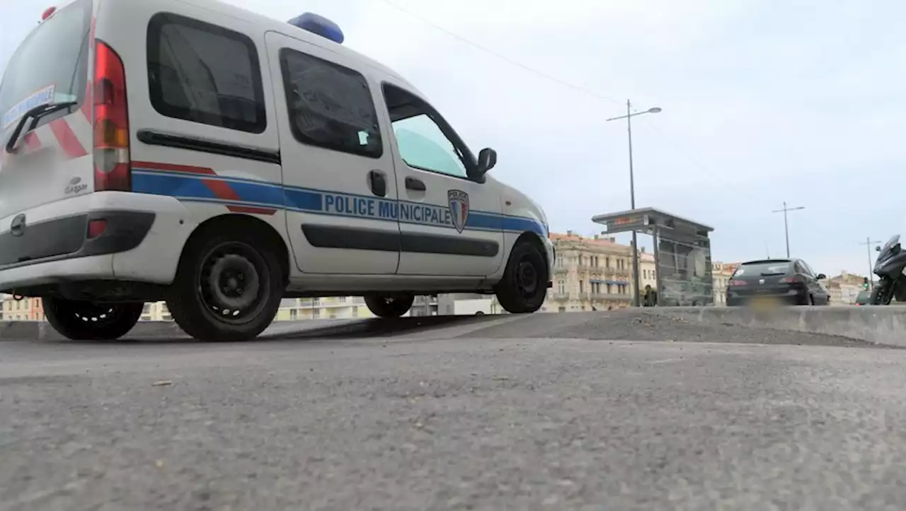 Il tente de s'enfuir avec une paire de baskets à Sète : la vendeuse le rattrape et ramène son butin