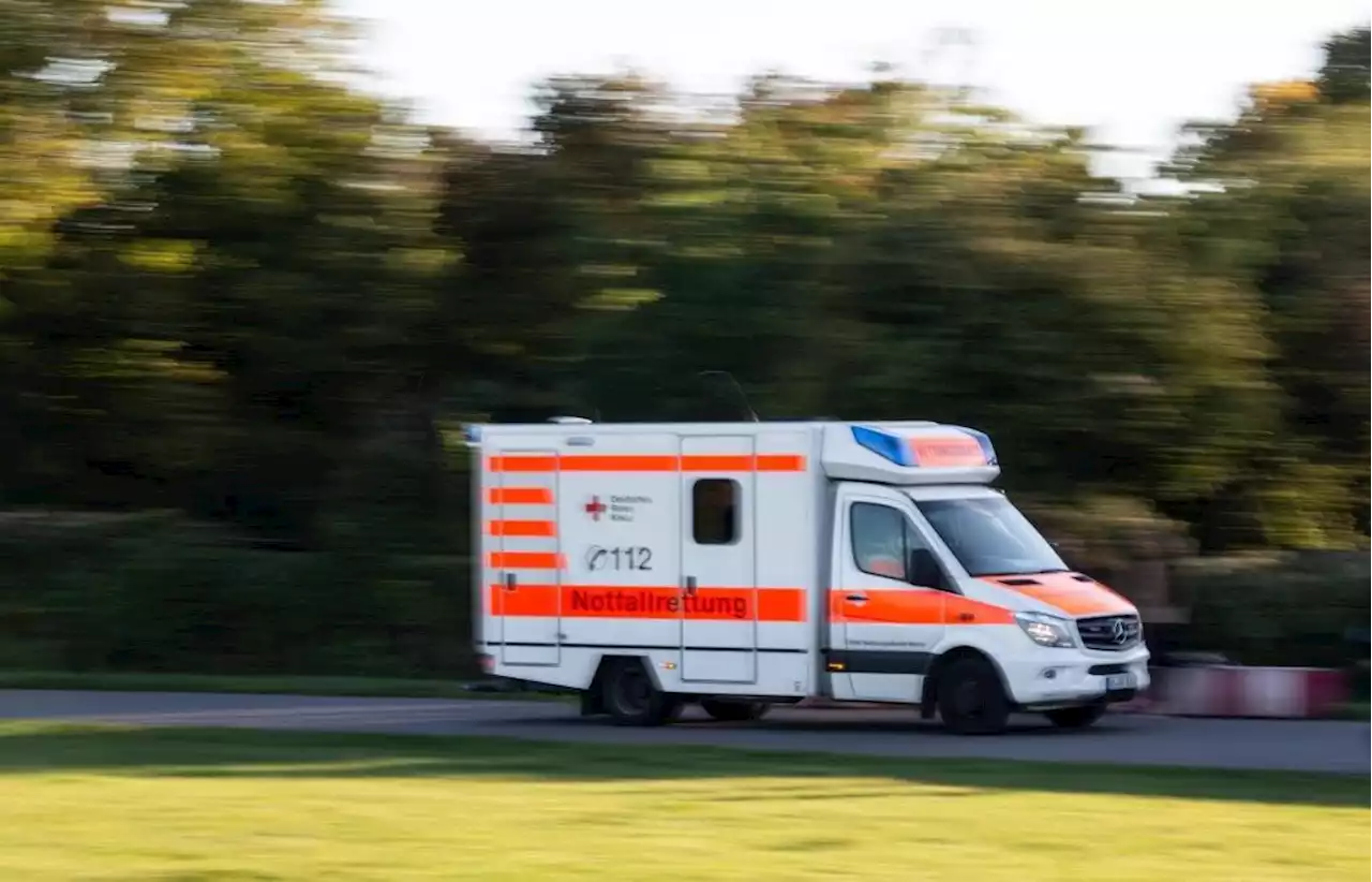 Unfall in Pfakofen: Bus überrollt Fuß von gestürztem Rennradler