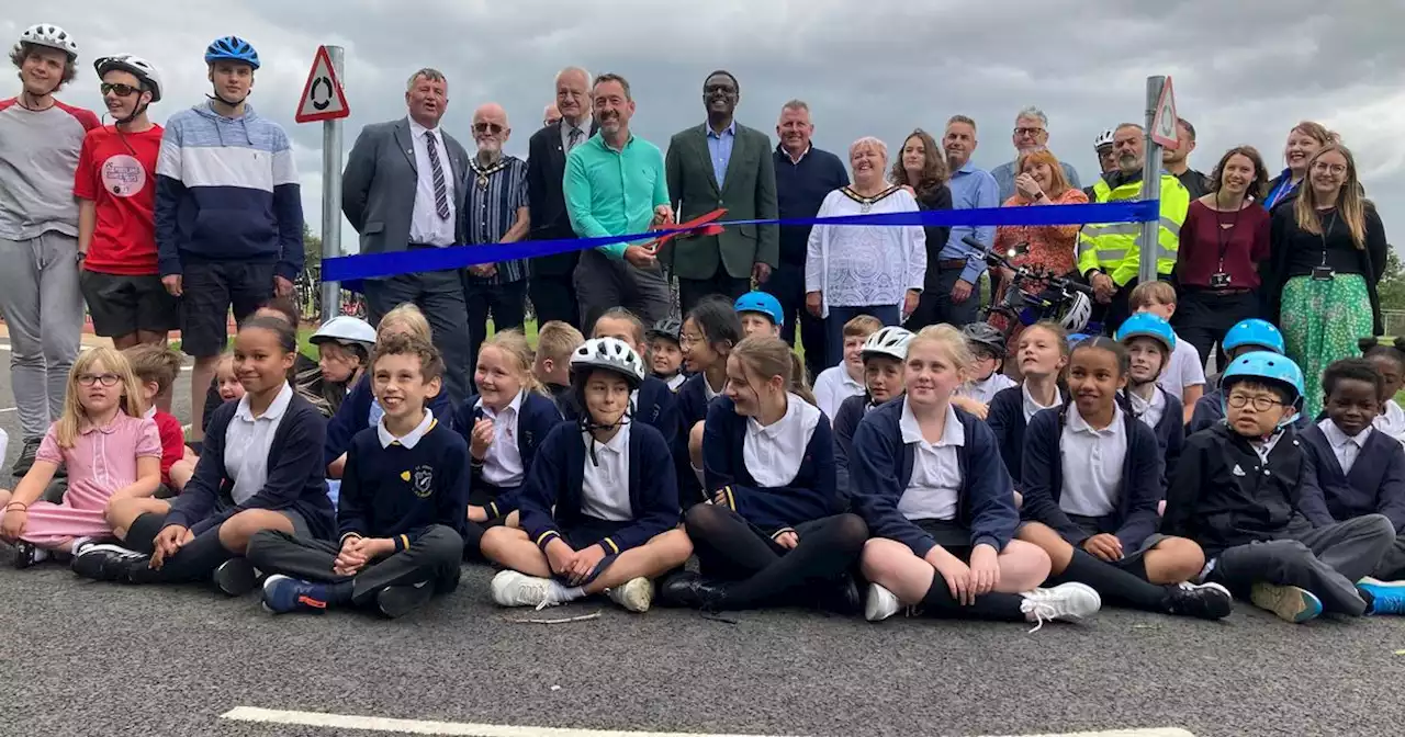 Olympian helps open new cycle network in Nottinghamshire town