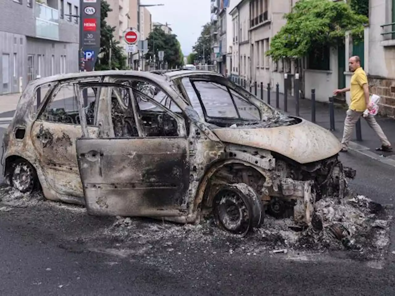 Alcaldes de Francia rechazan disturbios tras ataques a sus viviendas