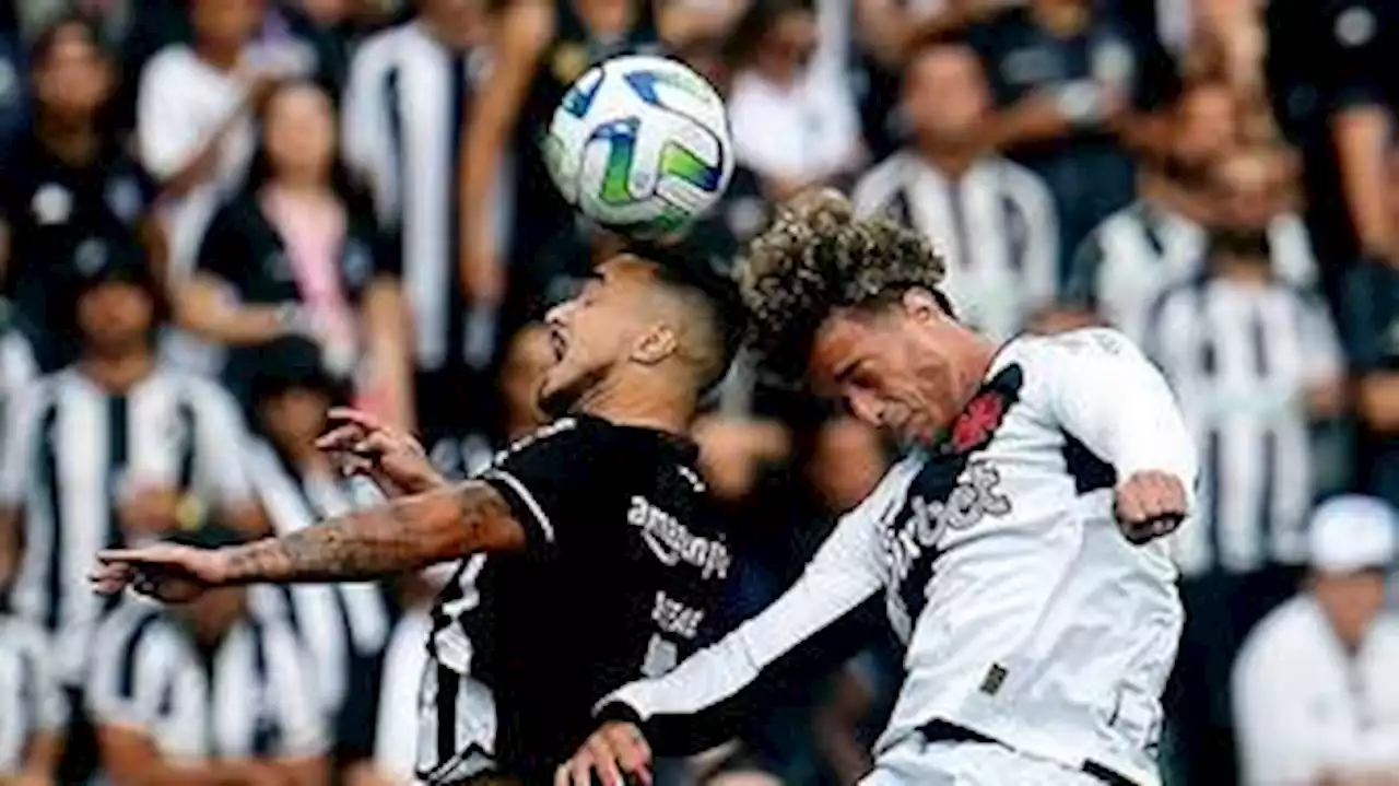 Botafogo vence o Vasco e mantém distância para o Grêmio na liderança do Brasileirão