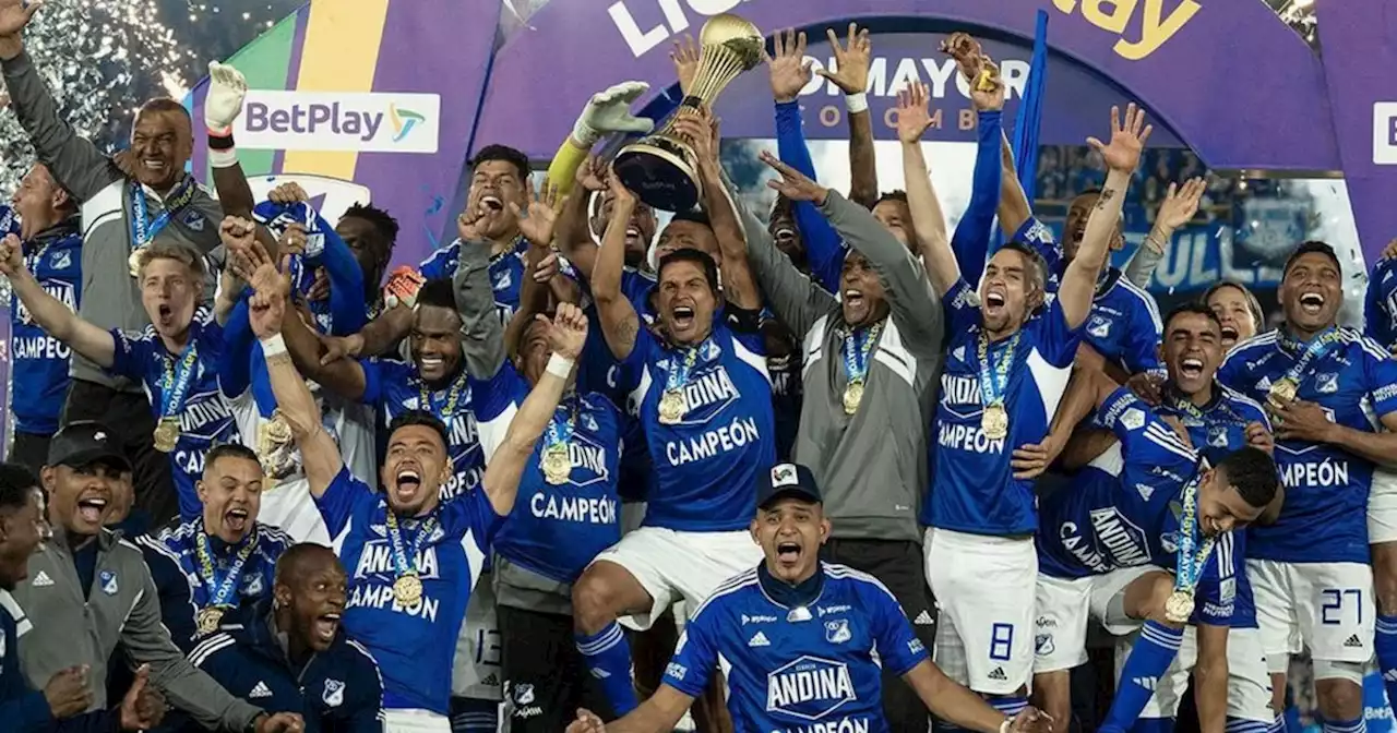 “Hay que sacarla a pasear”, jugador de Millonarios se fue de vacaciones y llevó la medalla de campeón a todo lado