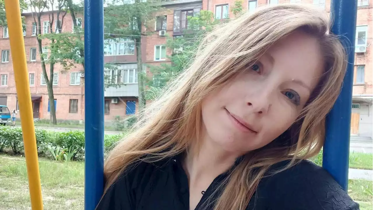 Morta la scrittrice e attivista Victoria Amelina, colpita nel raid a Kramatorsk: documentava i crimini di guerra russi