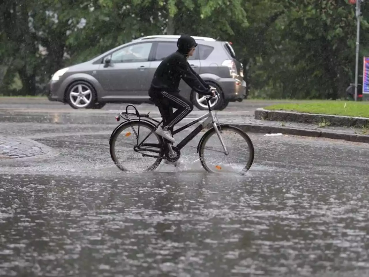 SMHI varnar för skyfallsliknande regn