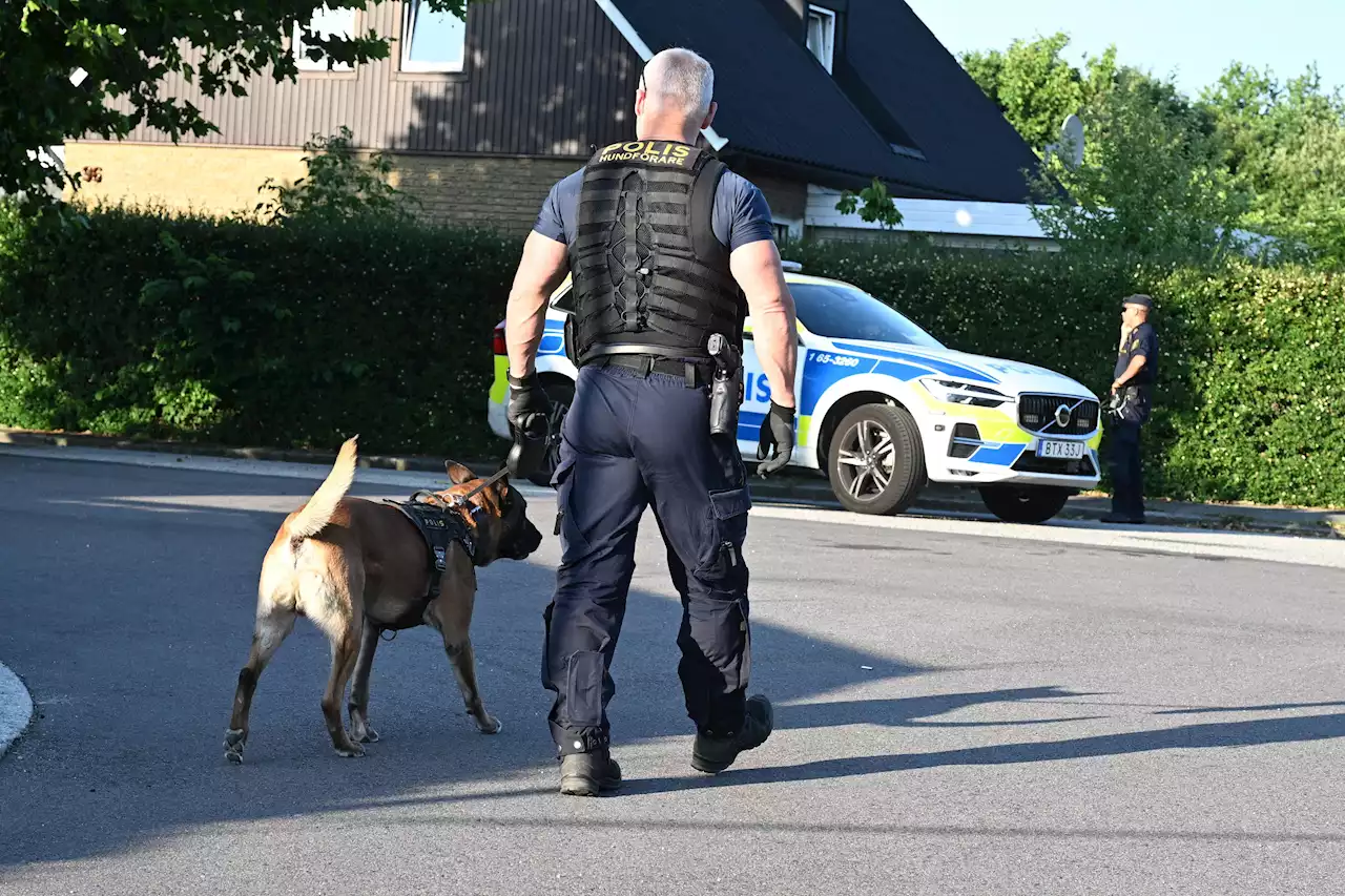 22-åring som dömdes för mordförsök på vaktmästare häktad för nytt brott