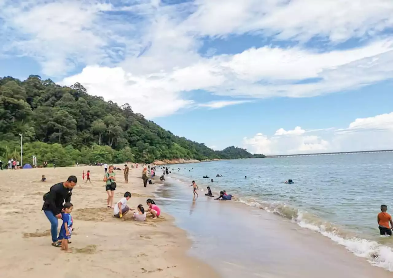 Teluk Batik lengang, ramai bercuti raya