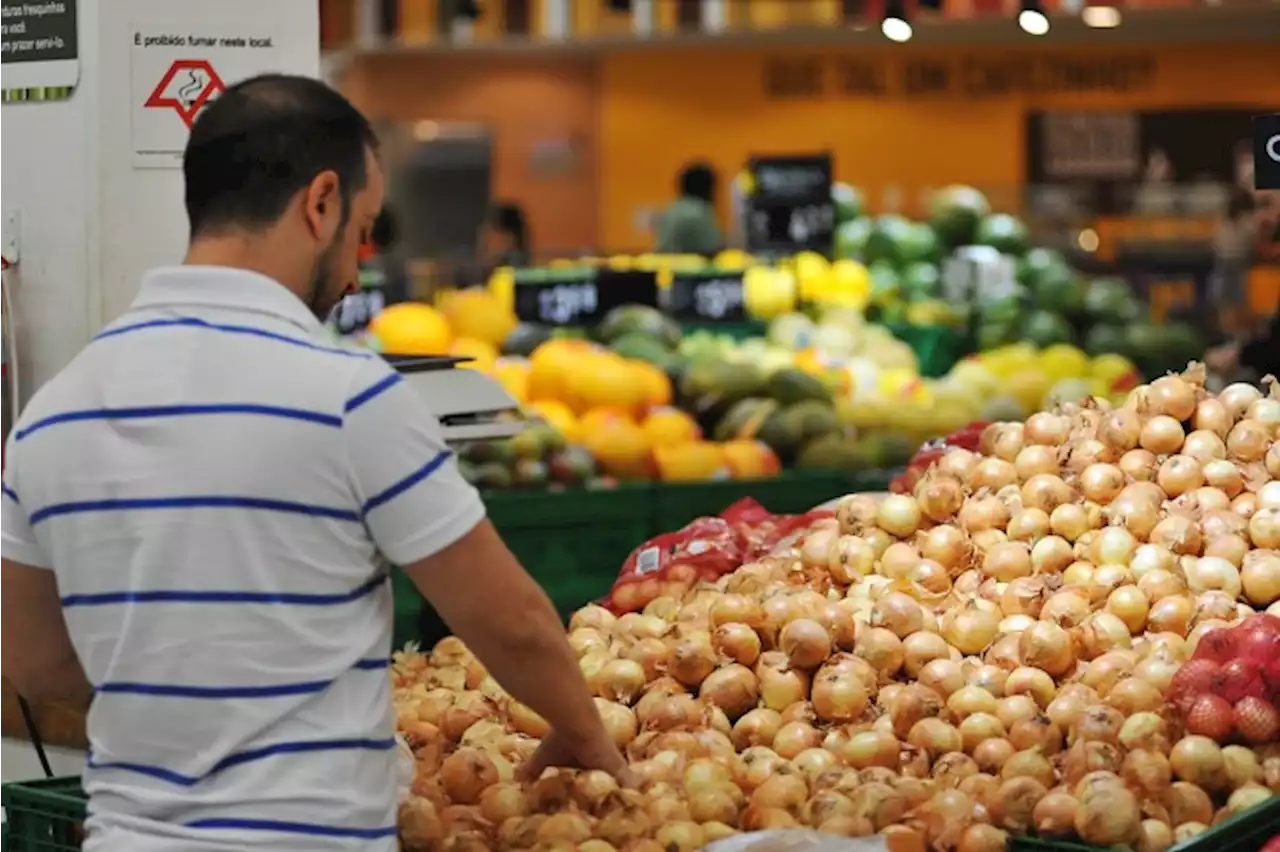 Mercado vê inflação abaixo dos 5% e projeta corte maior na Selic