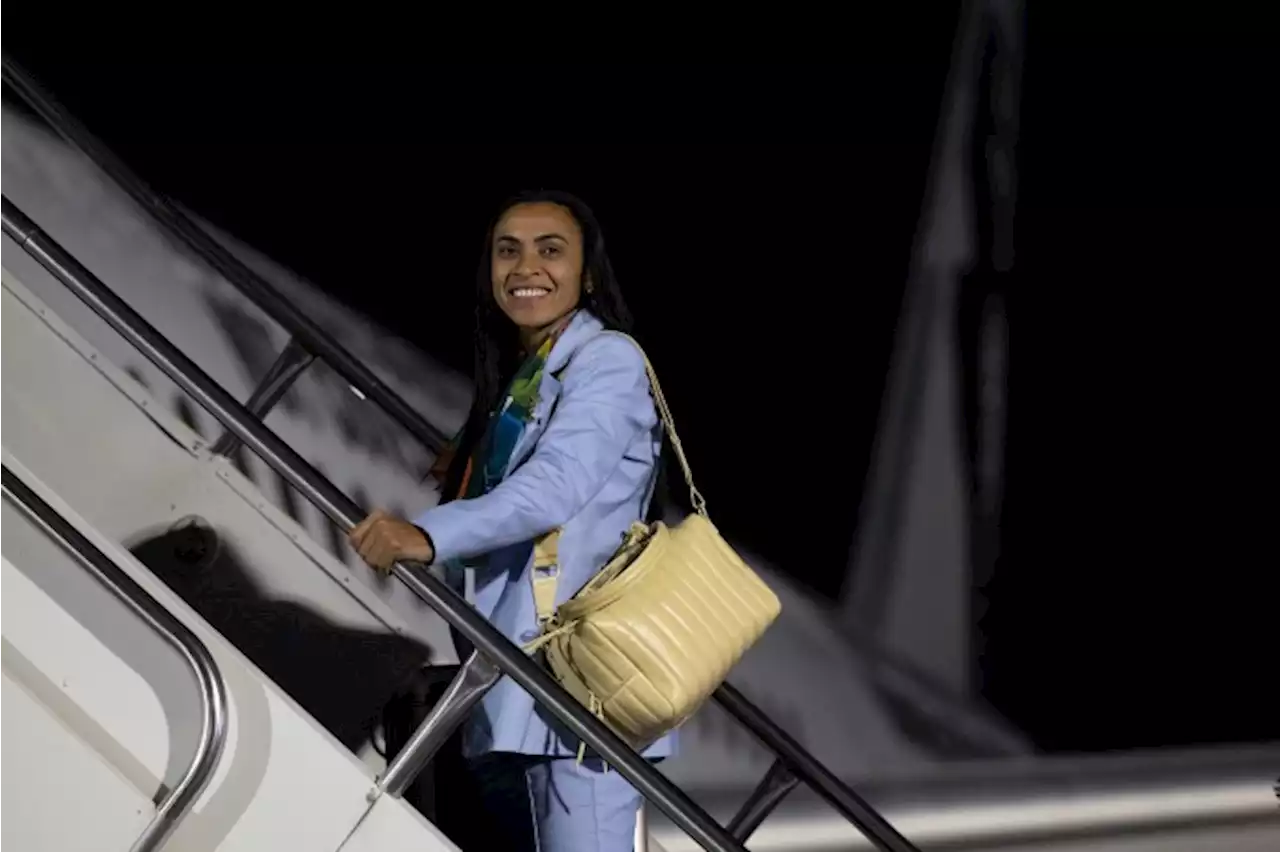 Seleção feminina embarca para Copa do Mundo atrás da 1ª taça