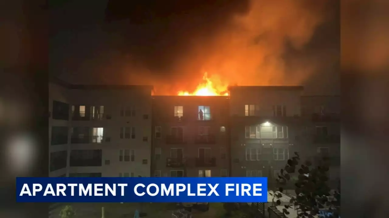 Large fire at Oakbrook Terrace apartment complex possibly caused by lightning