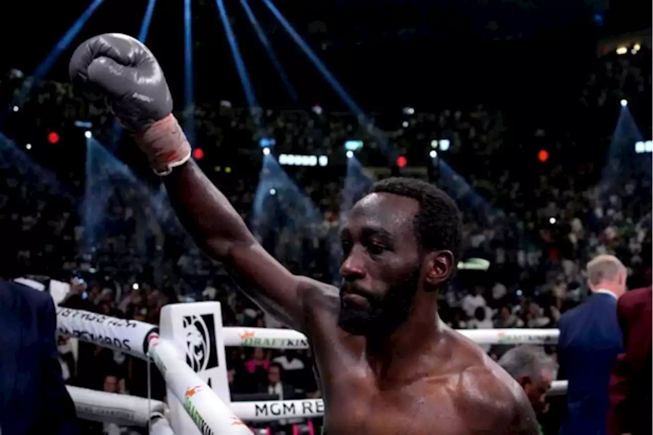 Terence Crawford stops Errol Spence to become undisputed welterweight champion