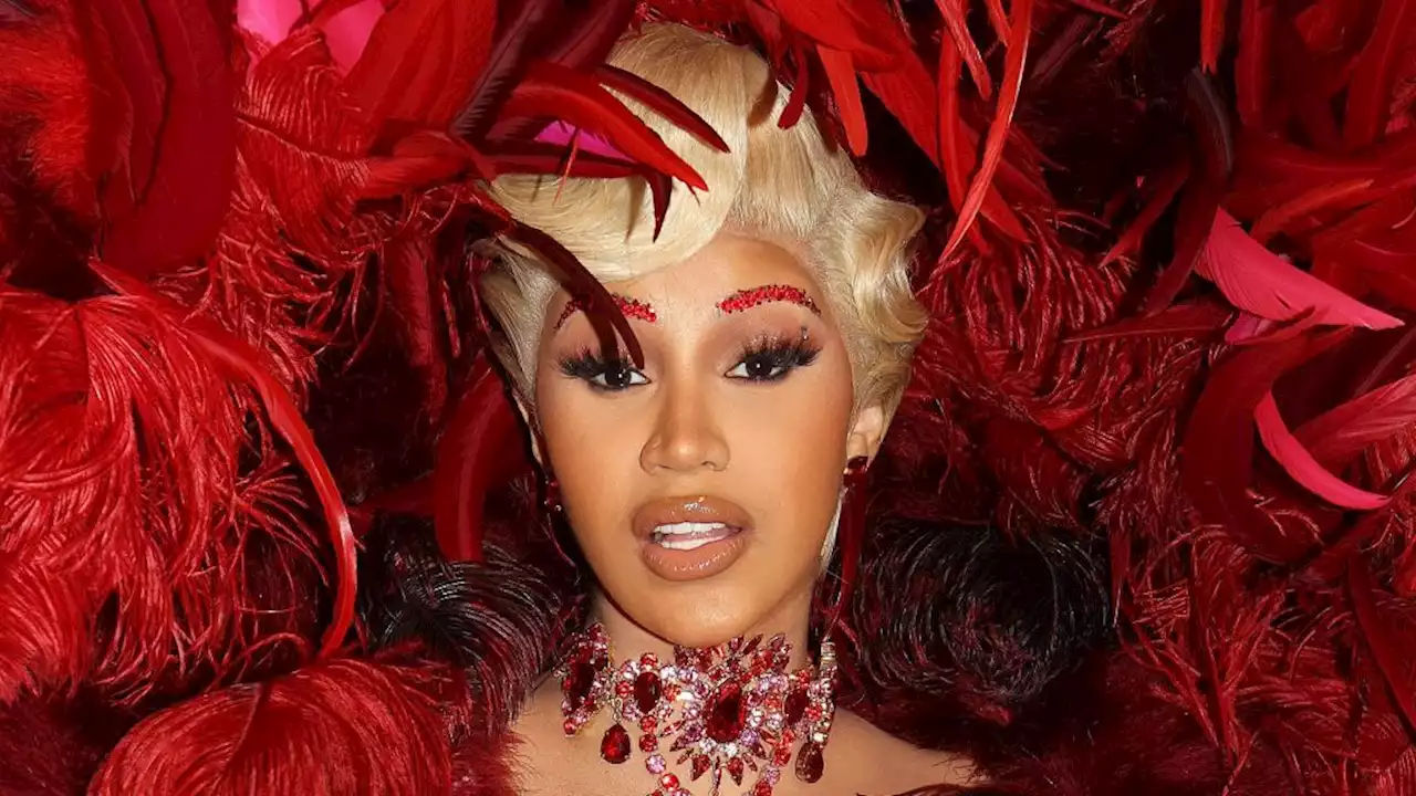 Cardi B Latest Victim Of Thrown Object While On Stage, Retaliates During Las Vegas Show