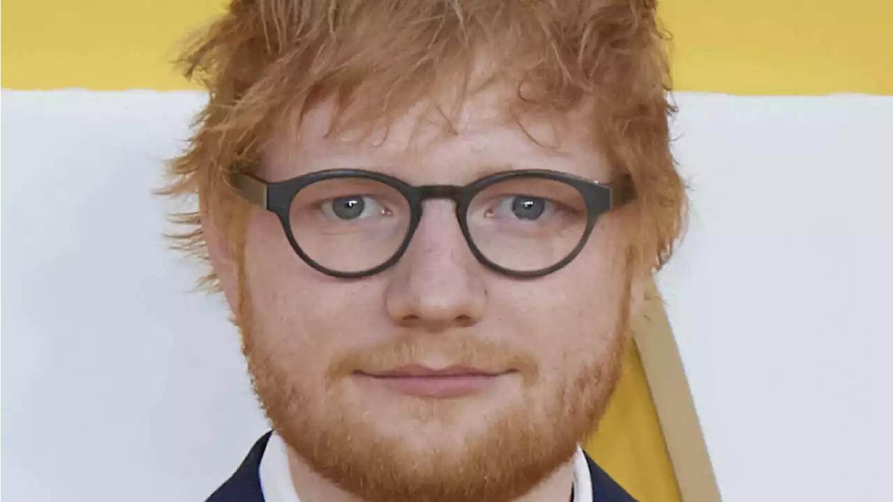 Ed Sheeran Serves ‘Em Up At Chicago’s Famed The Wiener’s Circle