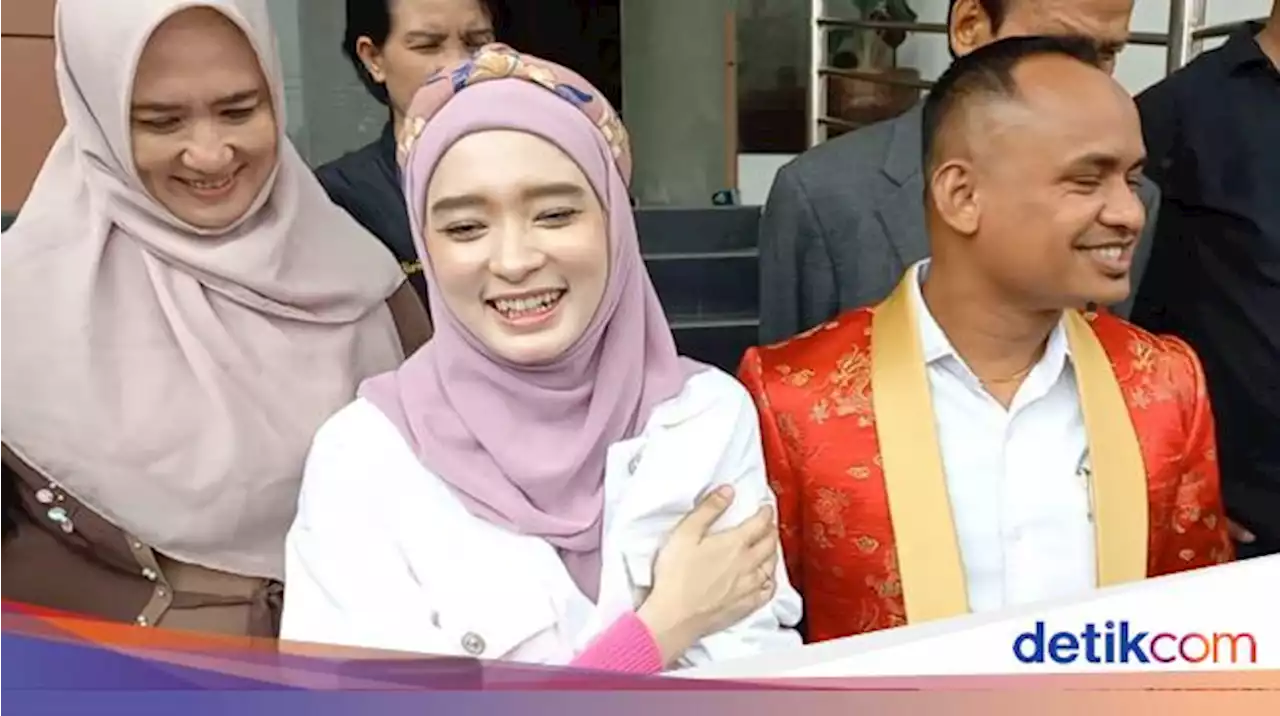 Tawa Semringah Inara Rusli Bikin Nular, Meski Tengah Hadapi Masalah