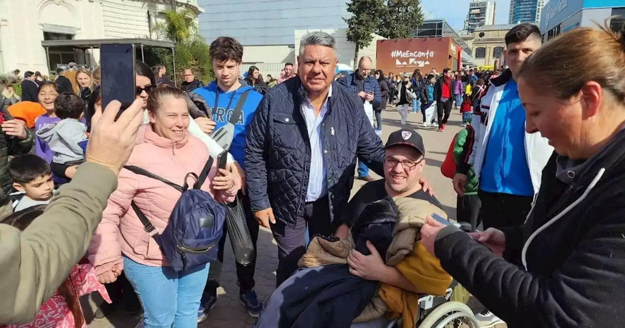 Chiqui Tapia fue a la Rural y recibió una ovación de la gente