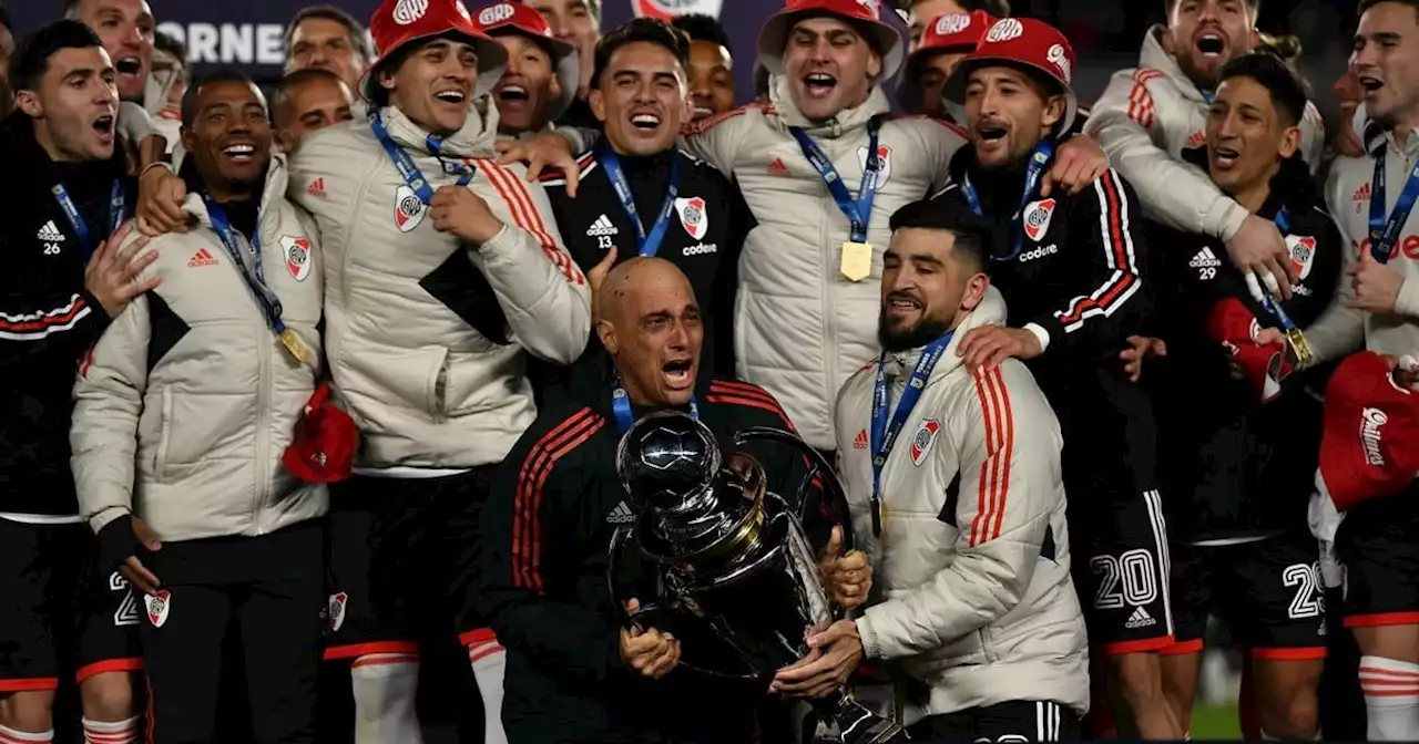 Video: la emoción del PF de River por el gesto del plantel al levantar el trofeo