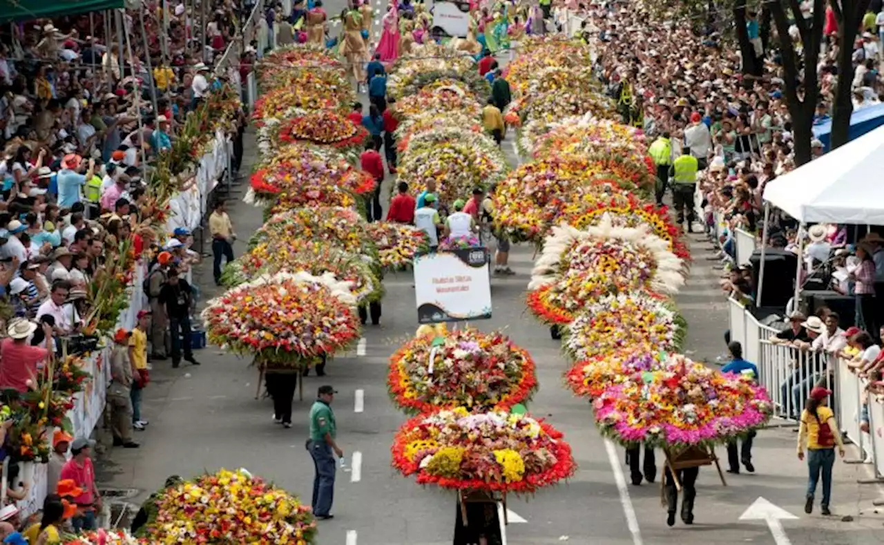 Medellín florece con el desfile de más de 500 silleteros