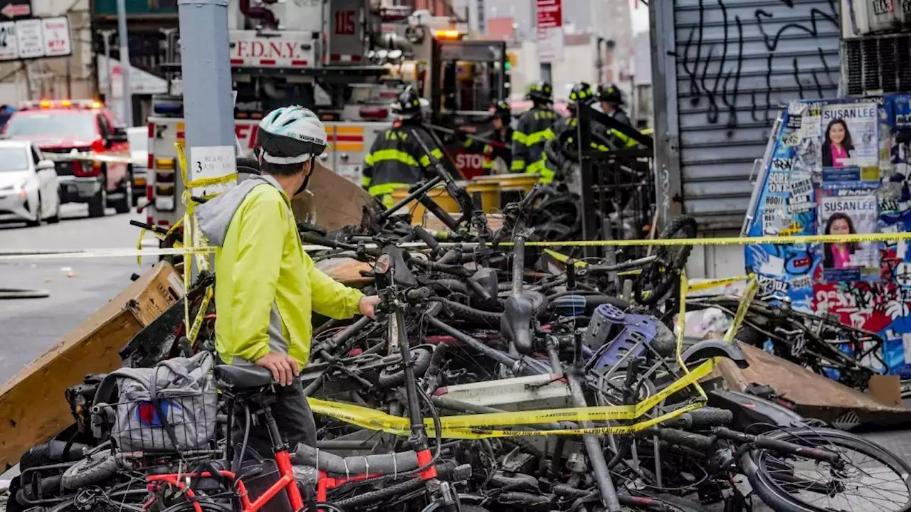 New York, stretta sulle batterie di monopattini e bici elettriche