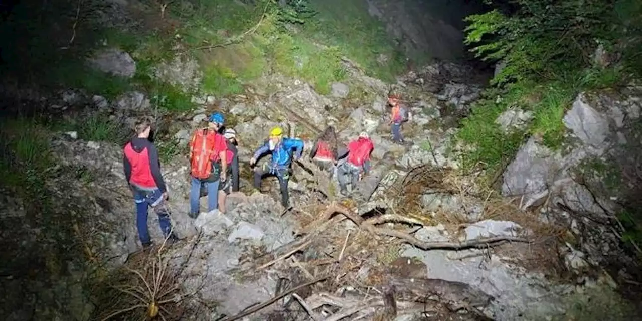 Großfamilie aus Niederlanden auf Berg verirrt – Großeinsatz