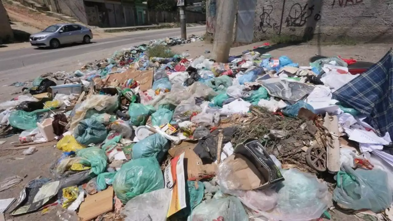 Moradores de Belford Roxo sofrem com a coleta de lixo enquanto briga corre na Justiça