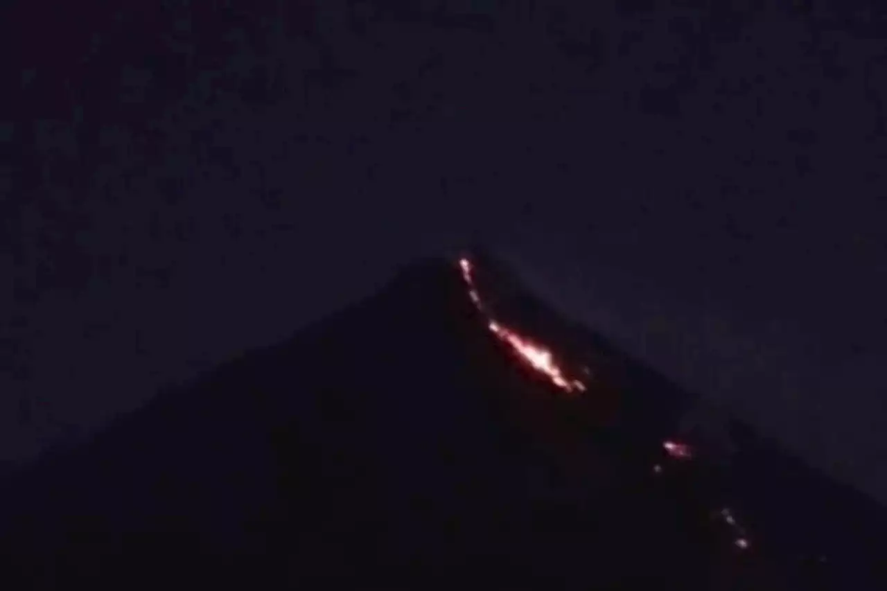 Gunung Karangetang Meluncurkan Lava Pijar, Warga Diminta Jaga Jarak