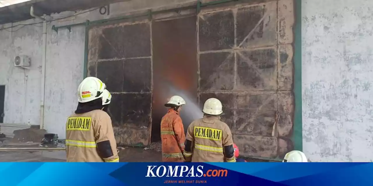 7,5 Jam Kebakaran, Api yang Melahap Permukiman Kapuk Muara Belum Padam