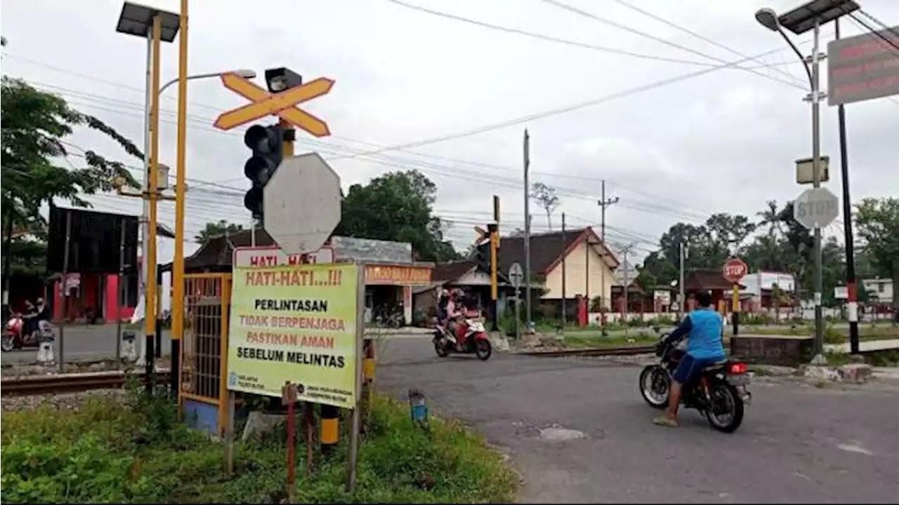 Minibus Tertabrak Kereta Api di Jombang 6 Tewas, Awas 127 Perlintasan Tidak Terjaga di Daop 7 Madiun