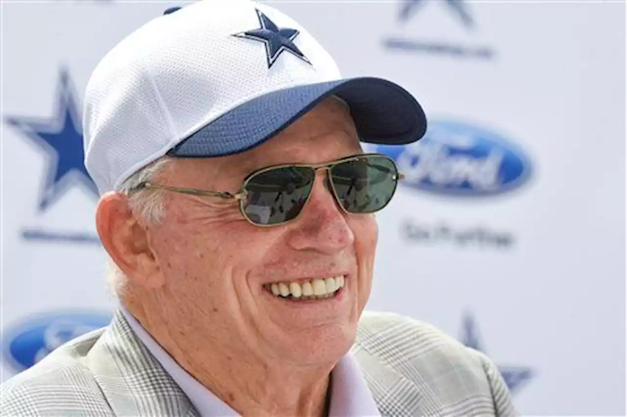 Cowboys' Jerry Jones cites paying Micah Parsons as reason not to give Zack Martin raise