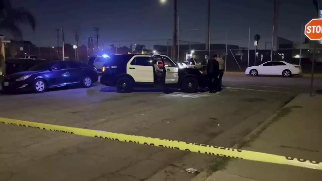 Man shot to death in East Los Angeles