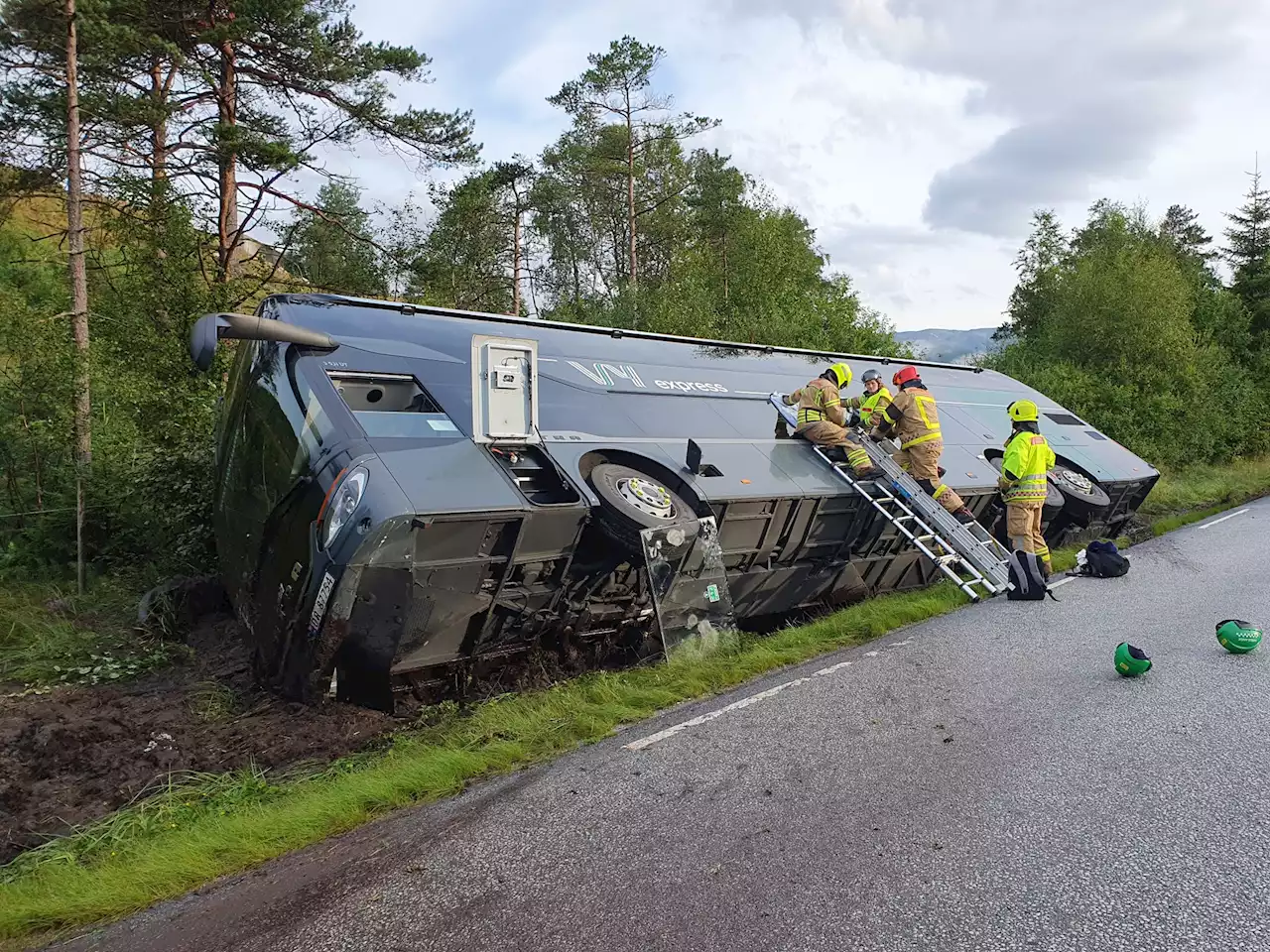 14 personer satt i denne bussen – ingen skadd