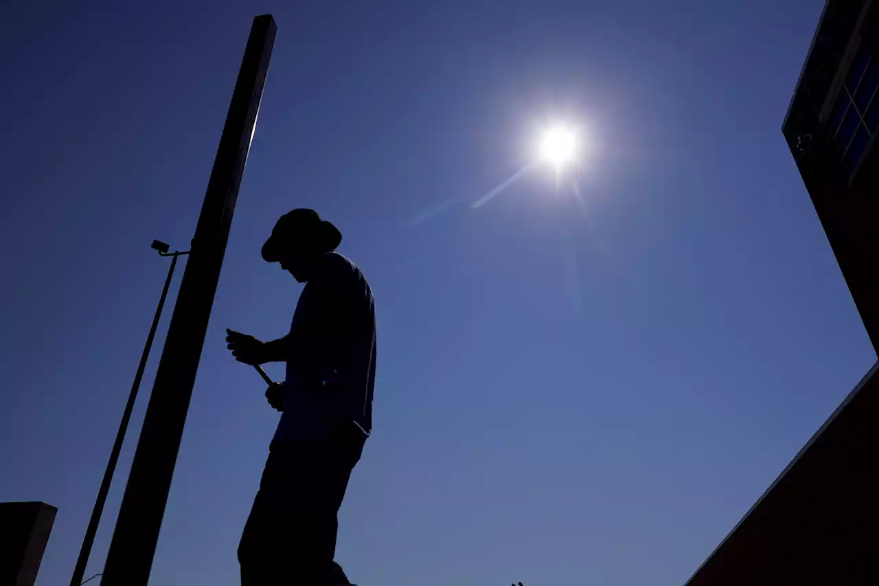 Texas' legislature isn’t helping with scorching heat, San Antonio's mayor says