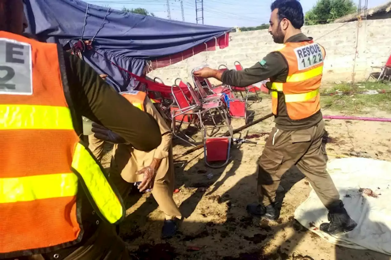Explosão em comício político no Paquistão deixa 39 mortos