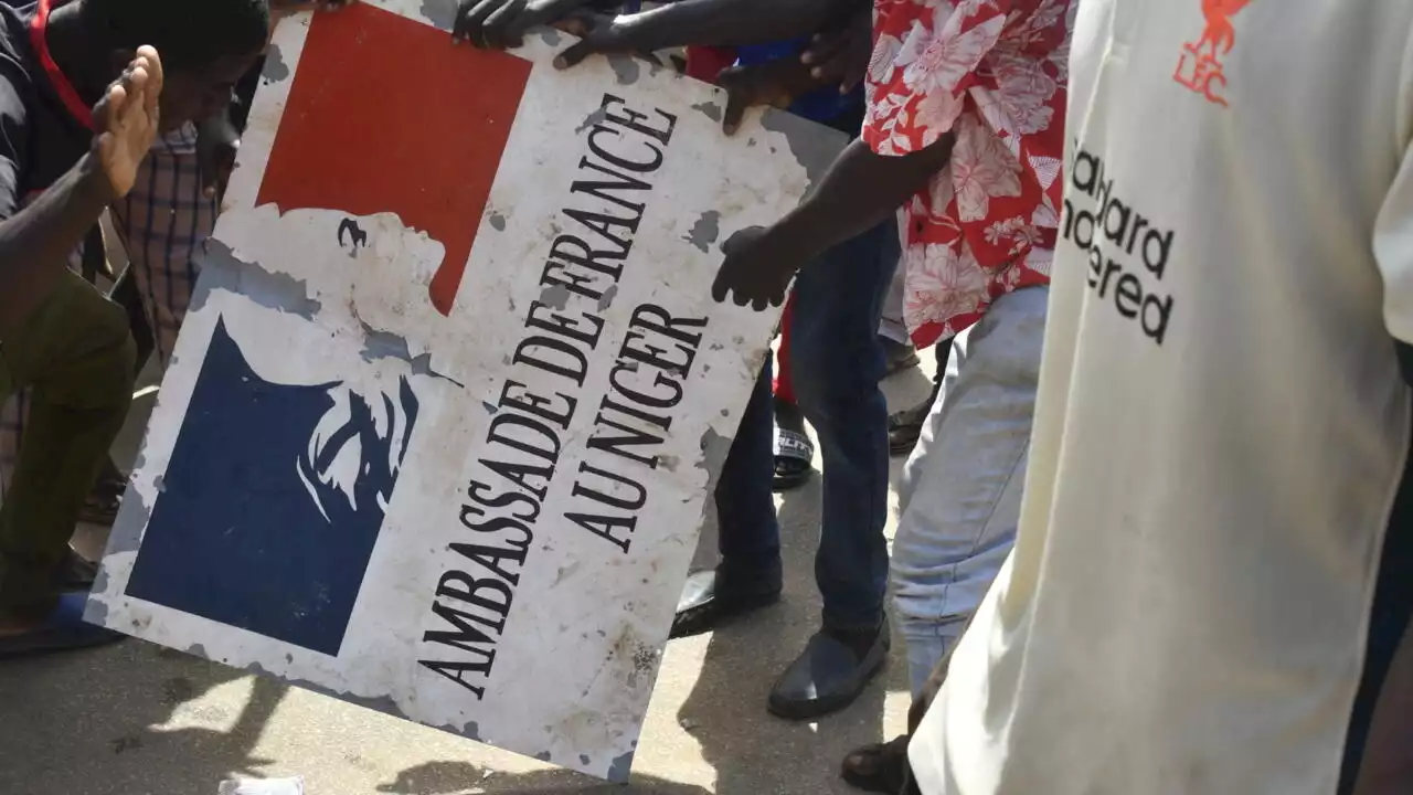 Niger: l'ambassade de France visée par des manifestants, Paris réagit avec fermeté