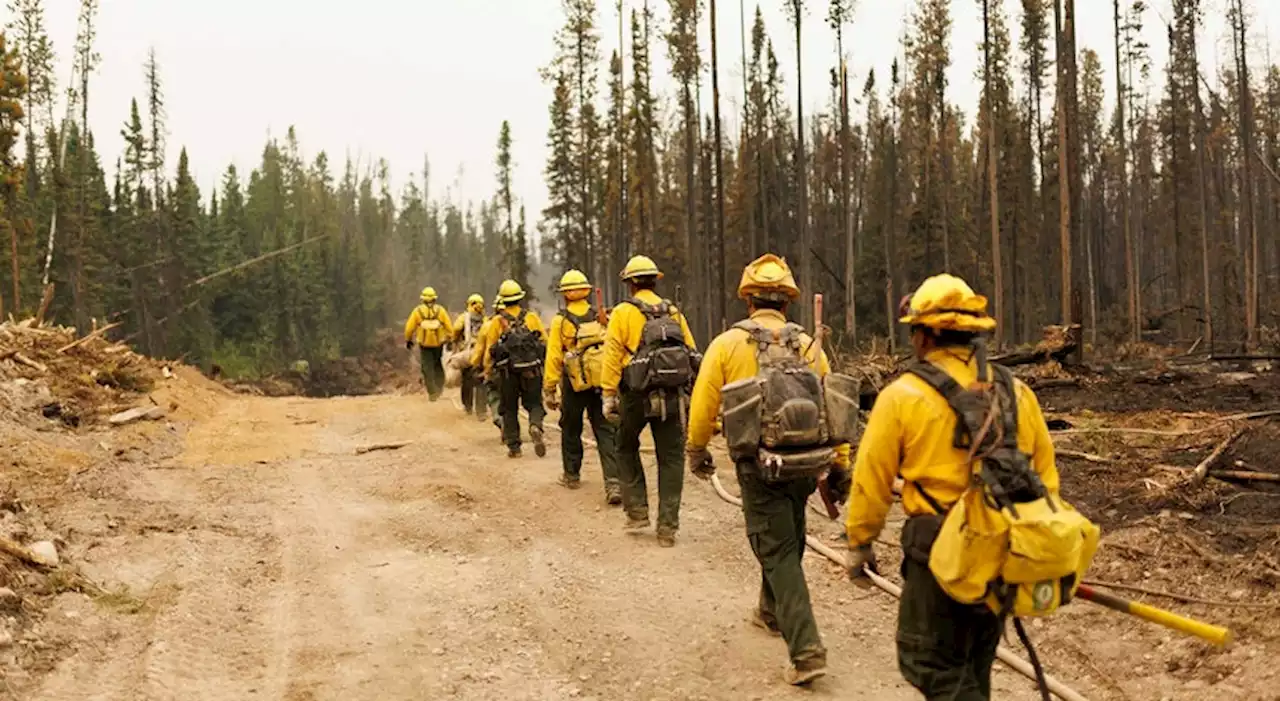 Morre terceiro bombeiro no Canadá a combater incêndios florestais