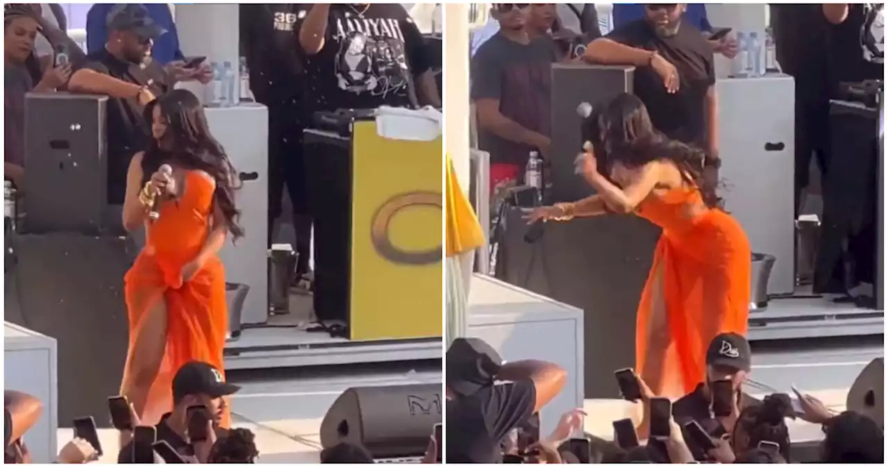 VIDEO: Fan lanza bebida a Cardi B y ella le avienta su micrófono durante un concierto