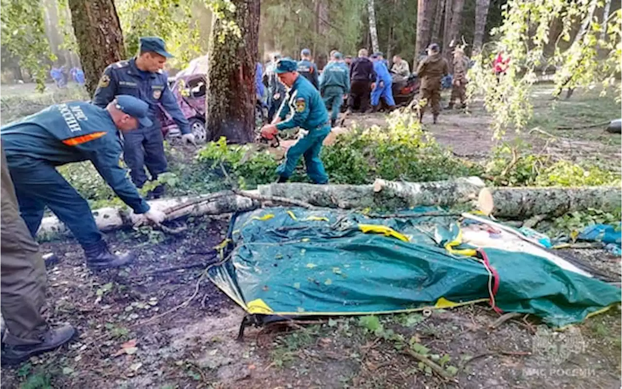 Uragano in Russia, alberi cadono su un campeggio: almeno 8 morti