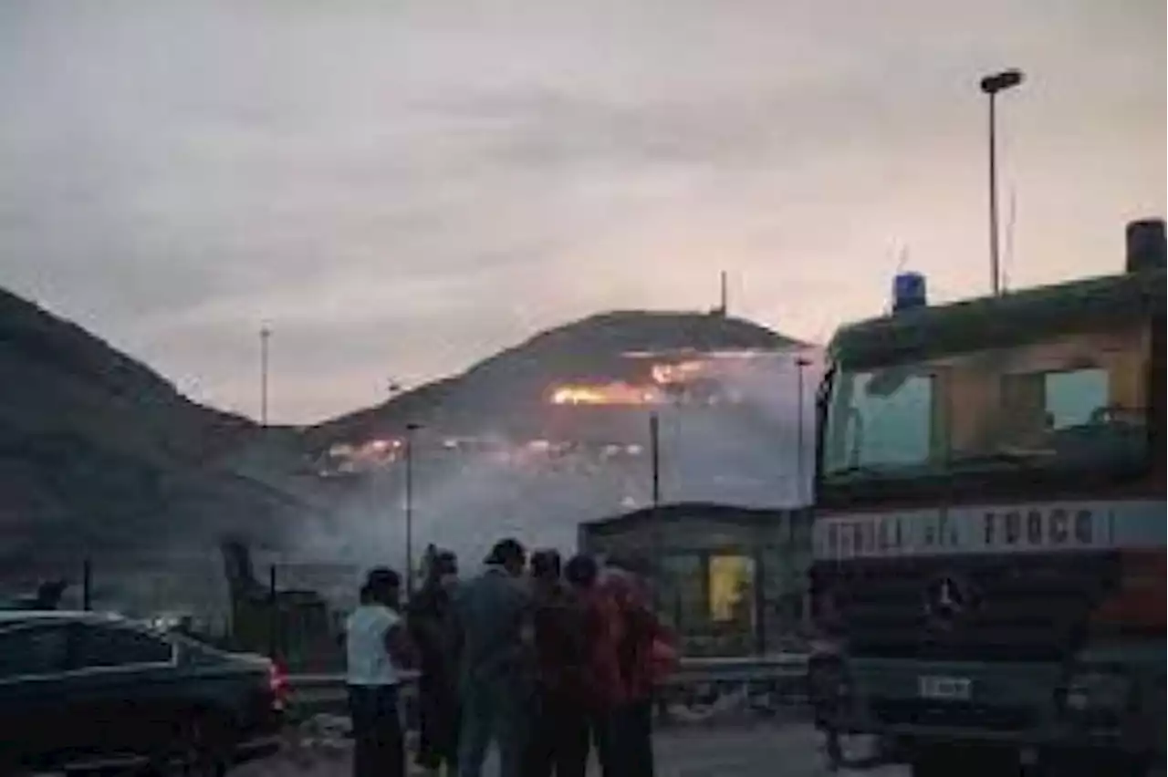 Incendio Palermo, ordinanza anti diossina: vietati carne e uova