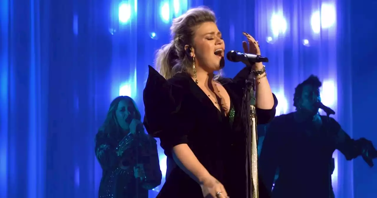 Kelly Clarkson brings Kellyoke to her Las Vegas residency with a Harry Styles cover