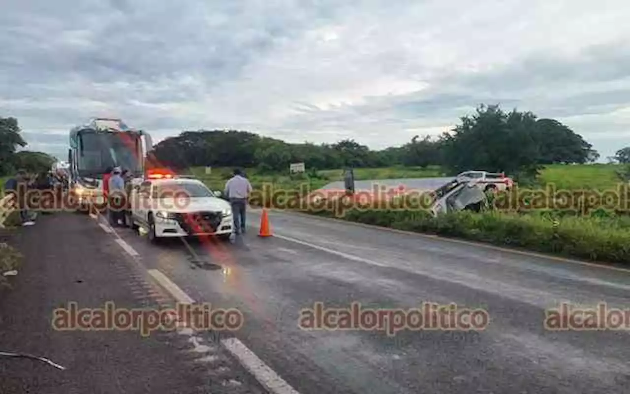 Un muerto y 13 heridos por volcadura de ADO, en Tierra Blanca