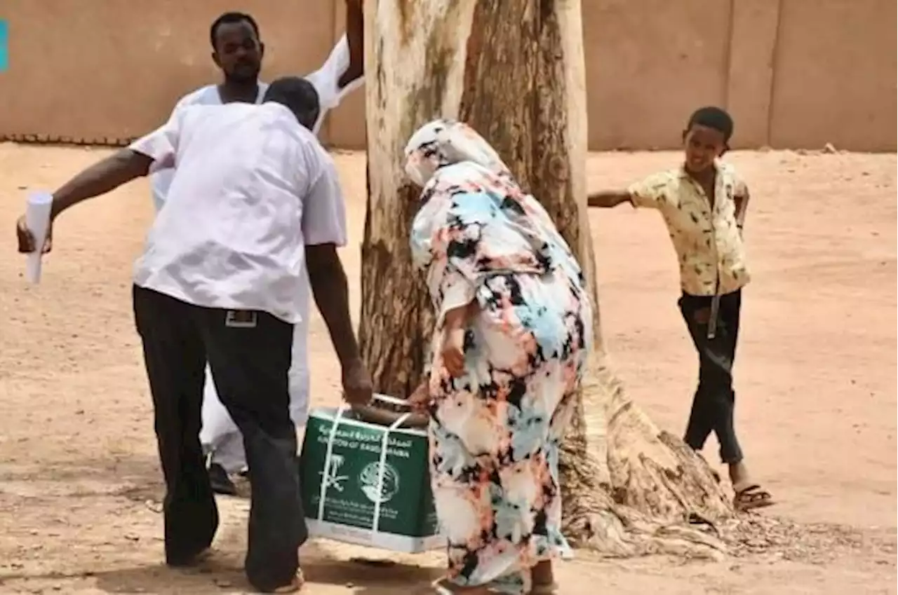 مركز الملك سلمان يوزع أغذية على أكثر من 13 ألف فرد في السودان - صحيفة الوئام الالكترونية