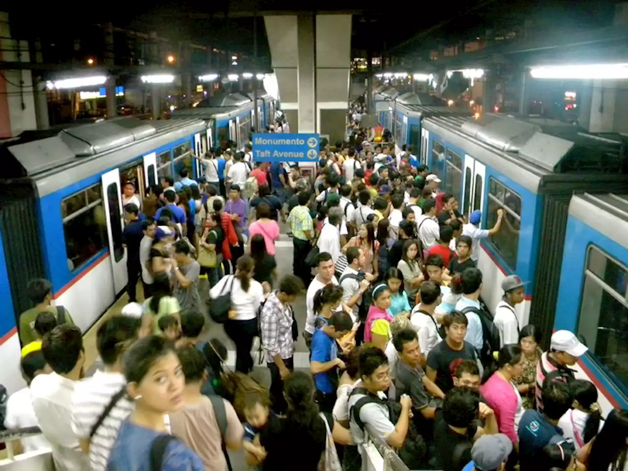 DOTr plans to ‘bundle’ MRT 3, LRT 2 into one operations & maintenance contract | Lorenz S. Marasigan