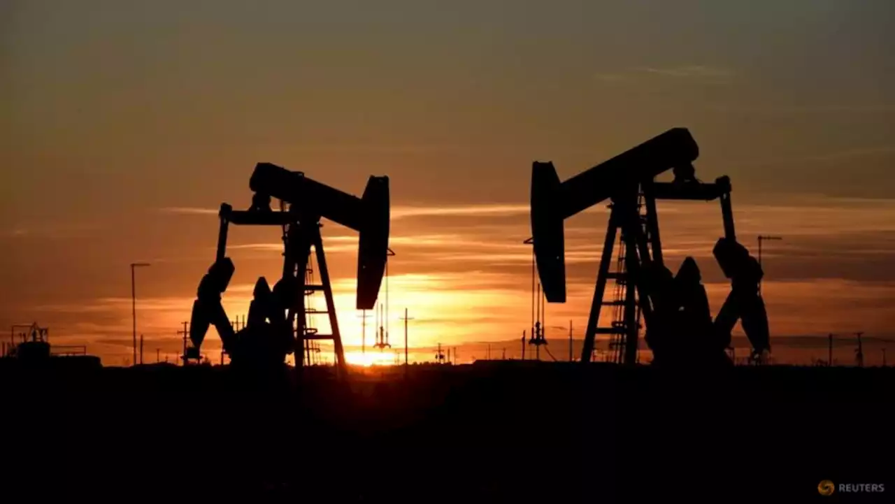 Oil on track for biggest monthly gains in over a year