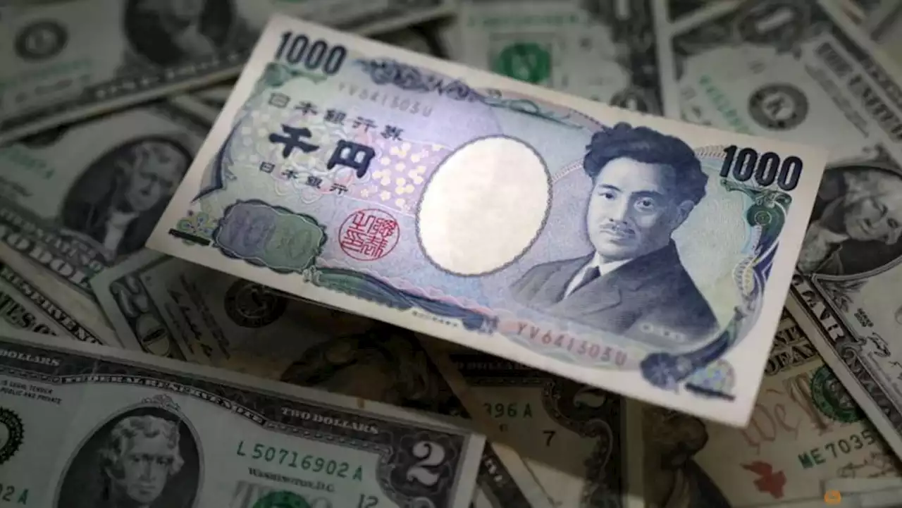 Yen eyes first monthly gain since March; dollar headed for monthly loss