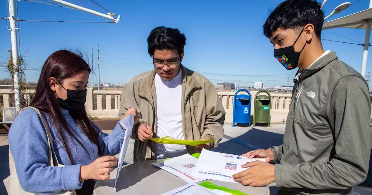 Texas law requires high schools to register students to vote