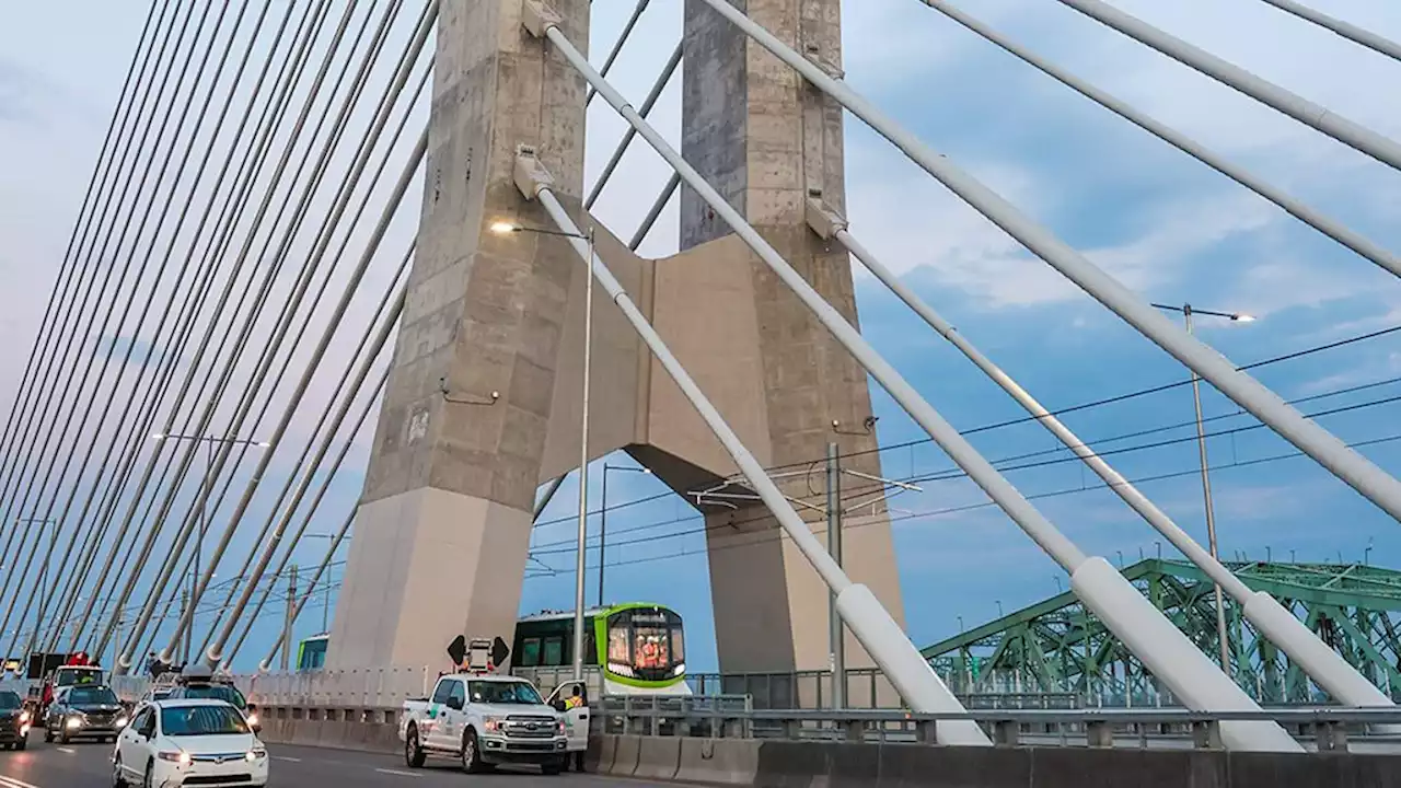 Montreal light rail transit system shuts down on first official day of service - constructconnect.com - Daily Commercial News