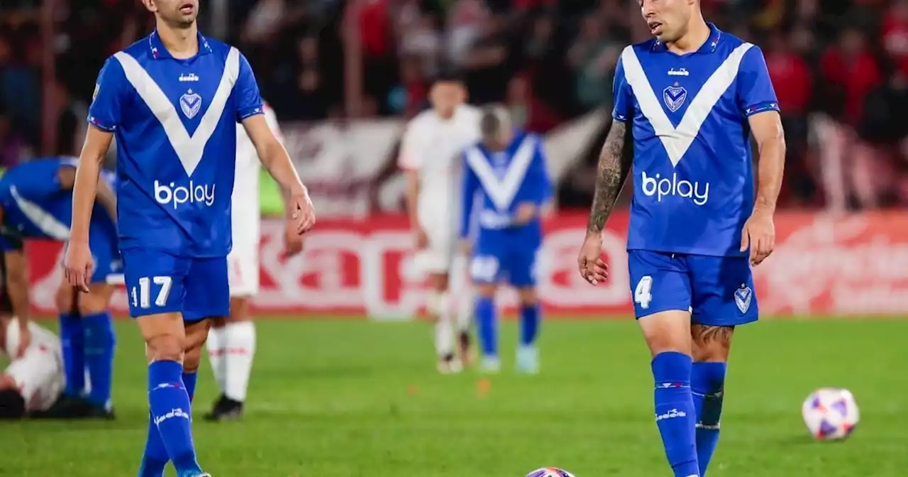 Locura y barbarie: la barra de Vélez agredió a los jugadores